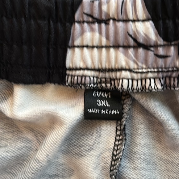 Skull and Crossbones Lounge Pants. Side Pockets, Cinch Waist and Gathered Ankles - Picture 5 of 5